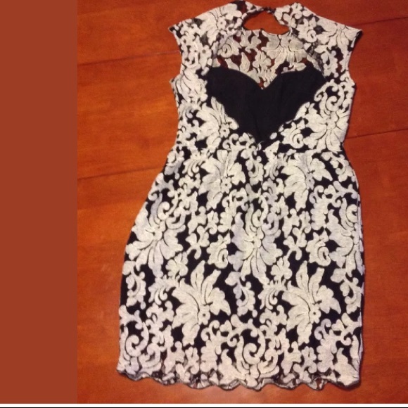 Dolce Vita Verie Embroidered Backless Lace Dress - Picture 6 of 7